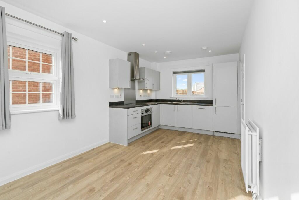 3 bed property in Eredine Crescent, Milton Keynes